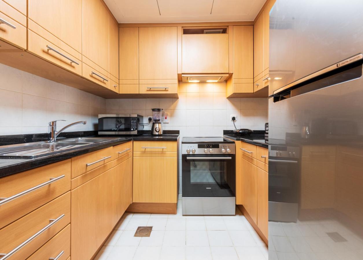 Trinity Holiday Homes - Sheikh Zayed Road Near To Financial Center Metro Station Дубай Экстерьер фото