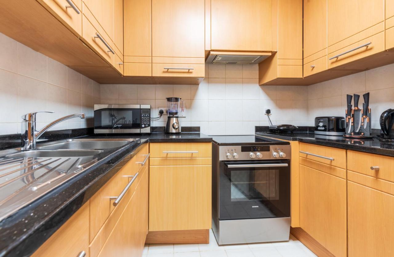 Trinity Holiday Homes - Sheikh Zayed Road Near To Financial Center Metro Station Дубай Экстерьер фото
