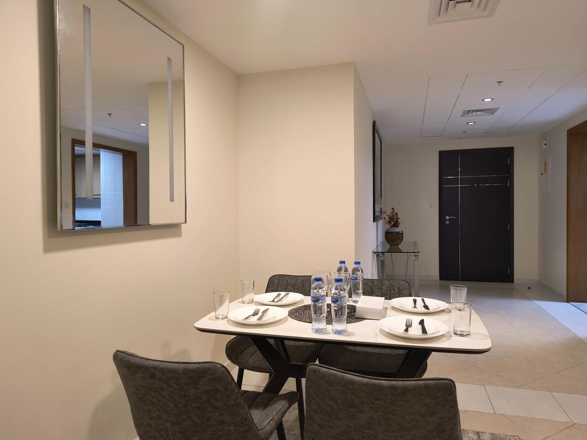Trinity Holiday Homes - Sheikh Zayed Road Near To Financial Center Metro Station Дубай Экстерьер фото