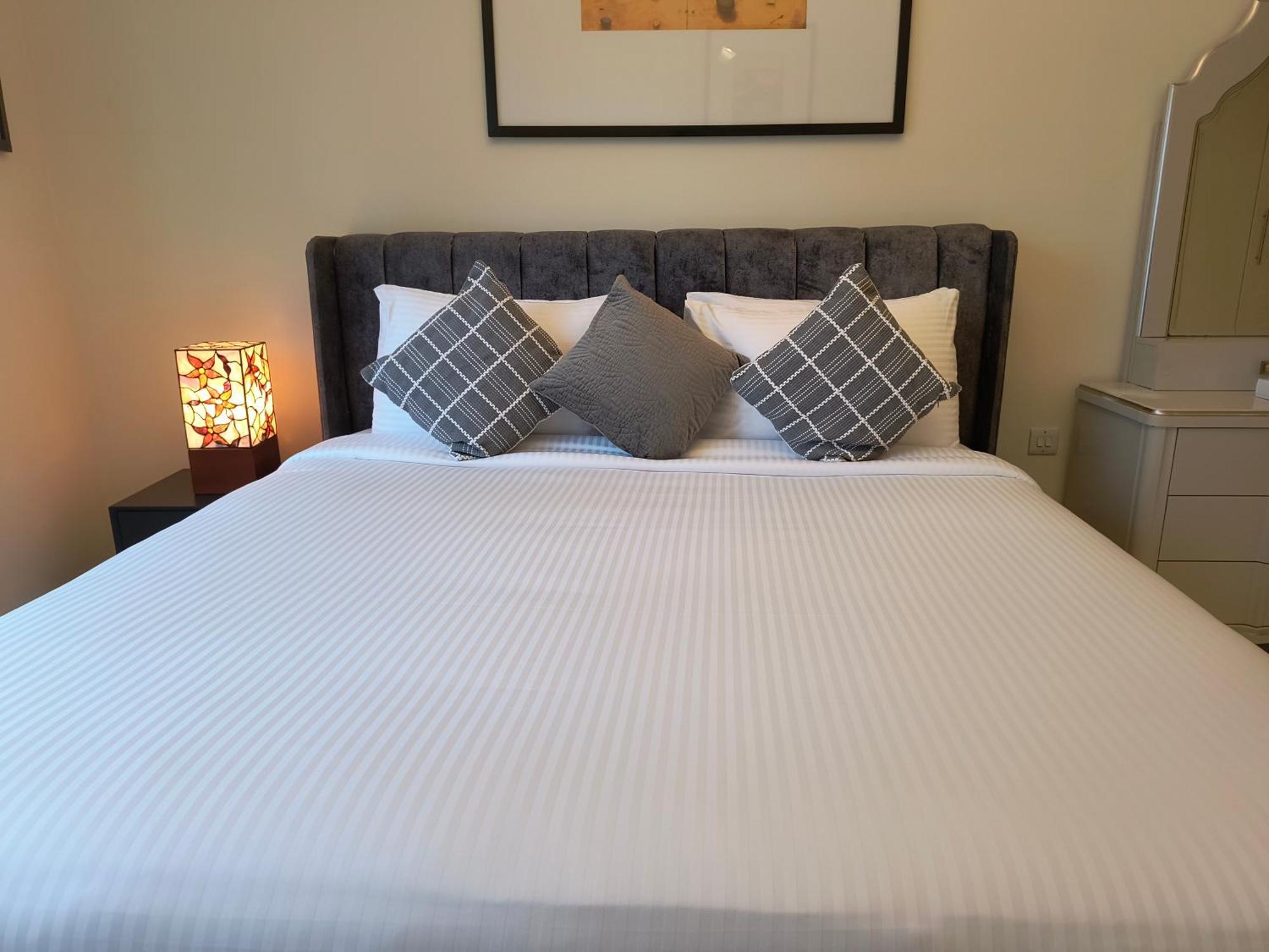 Trinity Holiday Homes - Sheikh Zayed Road Near To Financial Center Metro Station Дубай Экстерьер фото