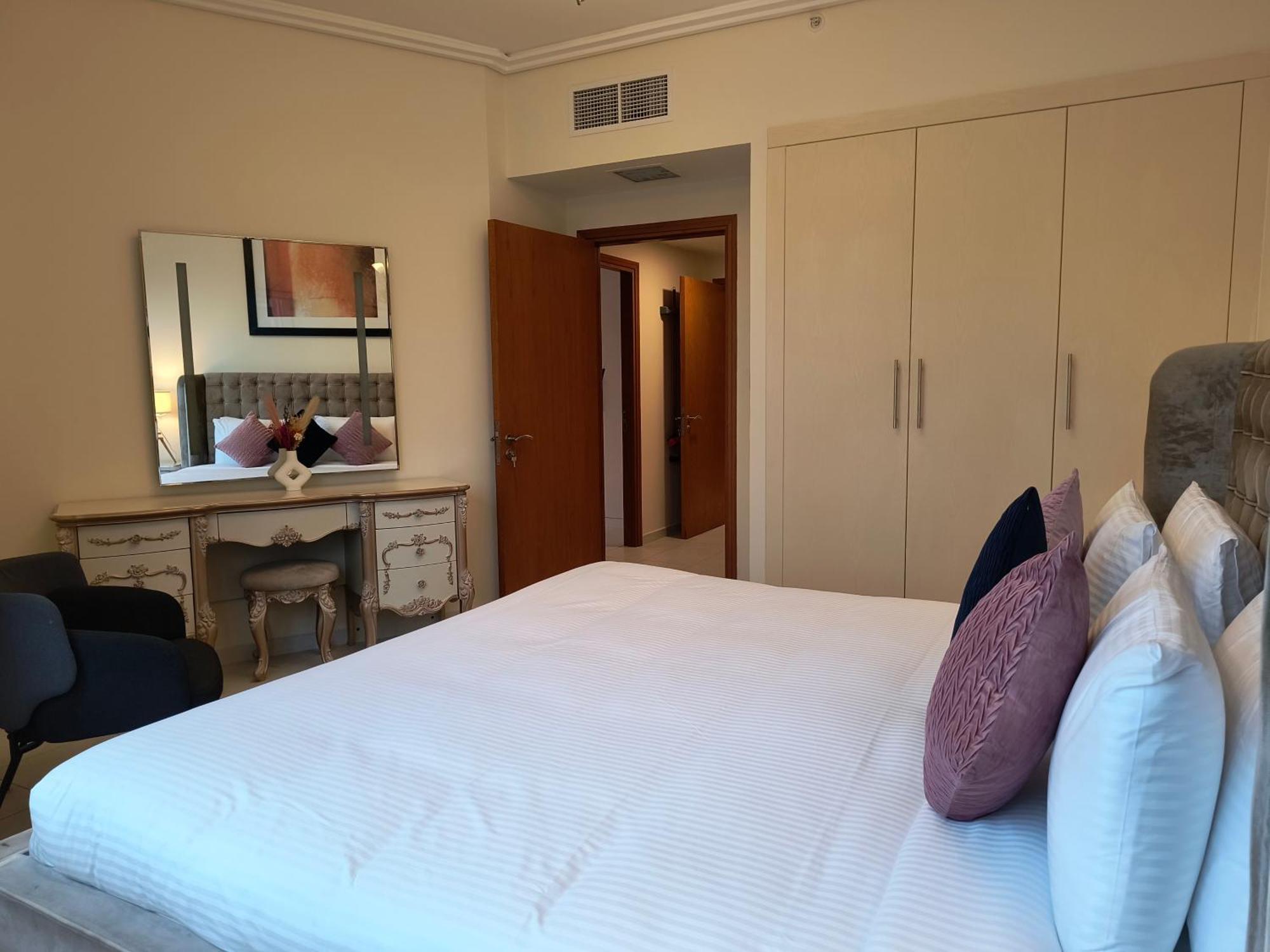 Trinity Holiday Homes - Sheikh Zayed Road Near To Financial Center Metro Station Дубай Экстерьер фото