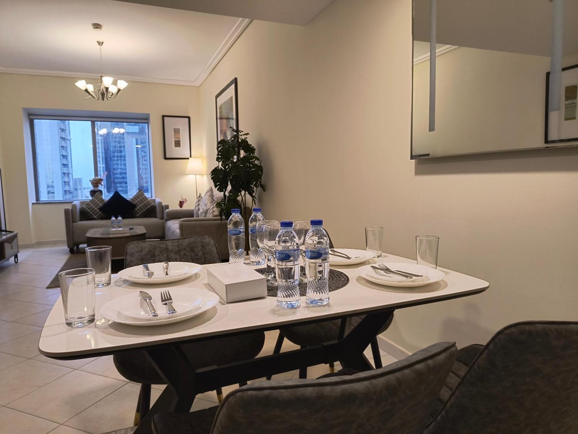 Trinity Holiday Homes - Sheikh Zayed Road Near To Financial Center Metro Station Дубай Экстерьер фото