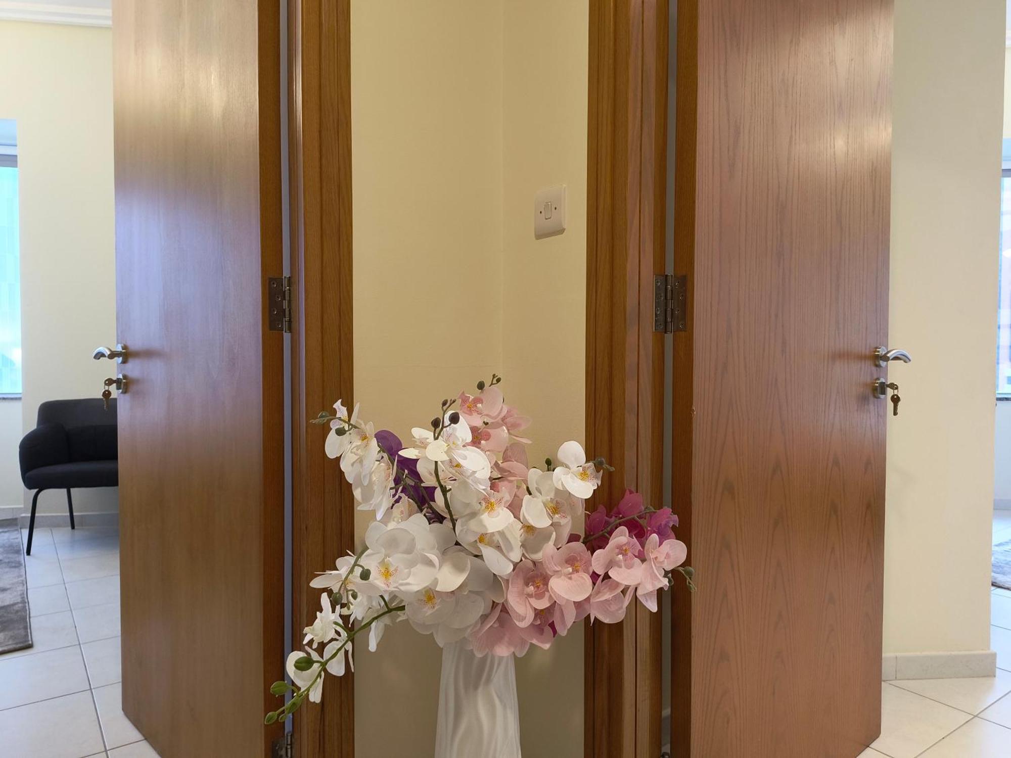 Trinity Holiday Homes - Sheikh Zayed Road Near To Financial Center Metro Station Дубай Экстерьер фото