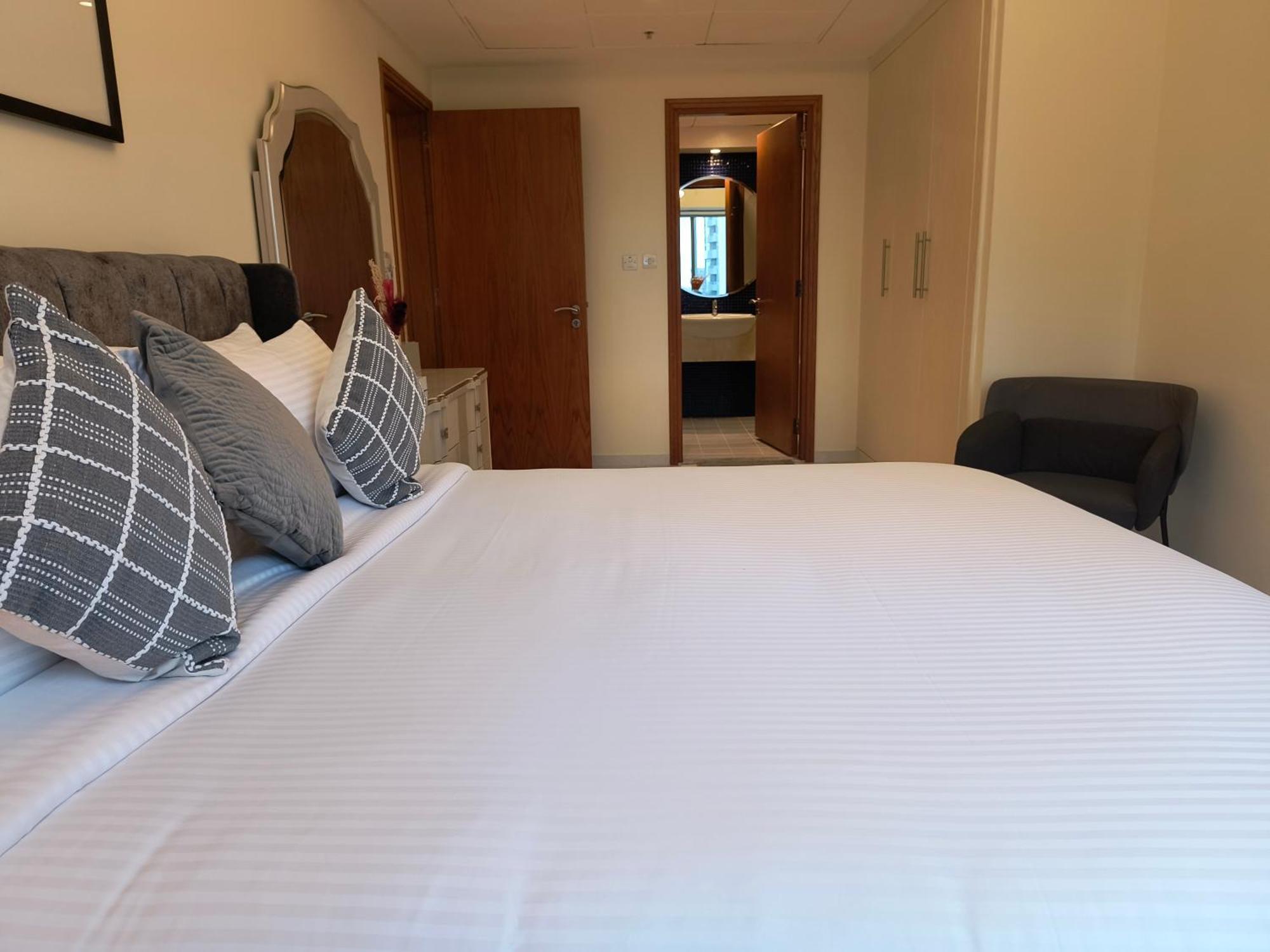 Trinity Holiday Homes - Sheikh Zayed Road Near To Financial Center Metro Station Дубай Экстерьер фото